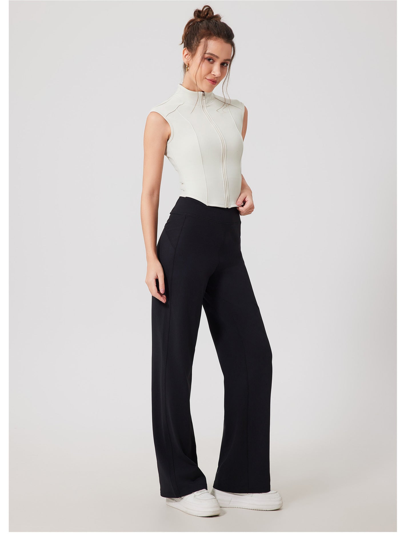 Loose straight-leg trousers for women