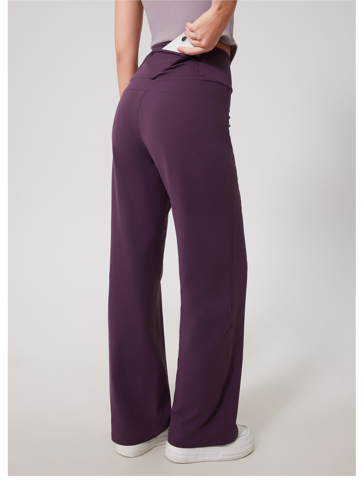 Loose straight-leg trousers for women